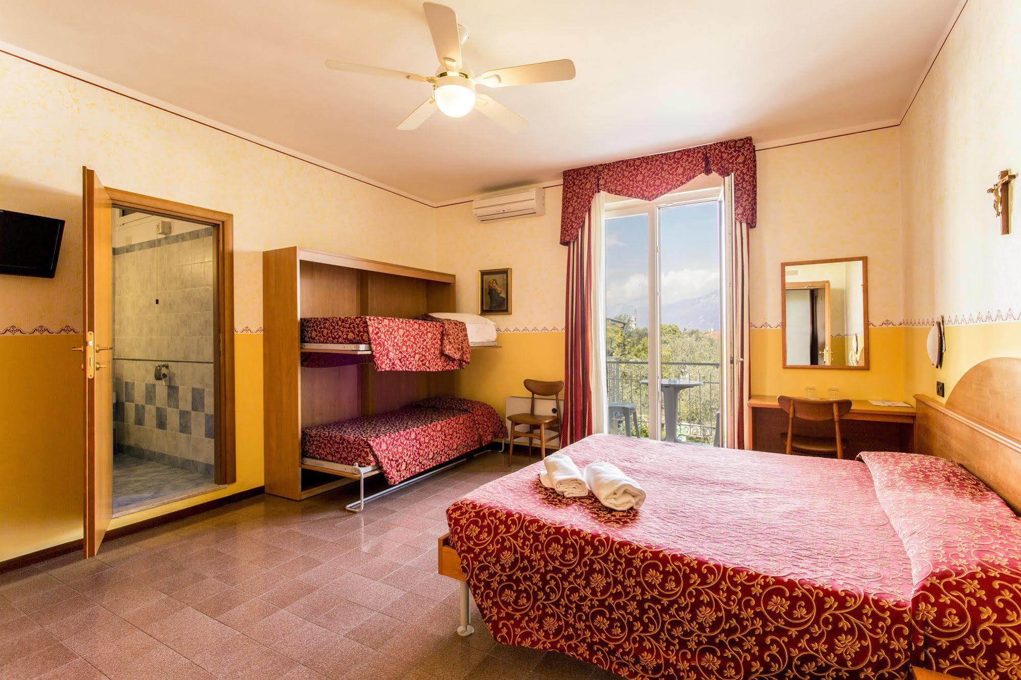 Hotel Sorriso Тосколано-Мадерно Экстерьер фото