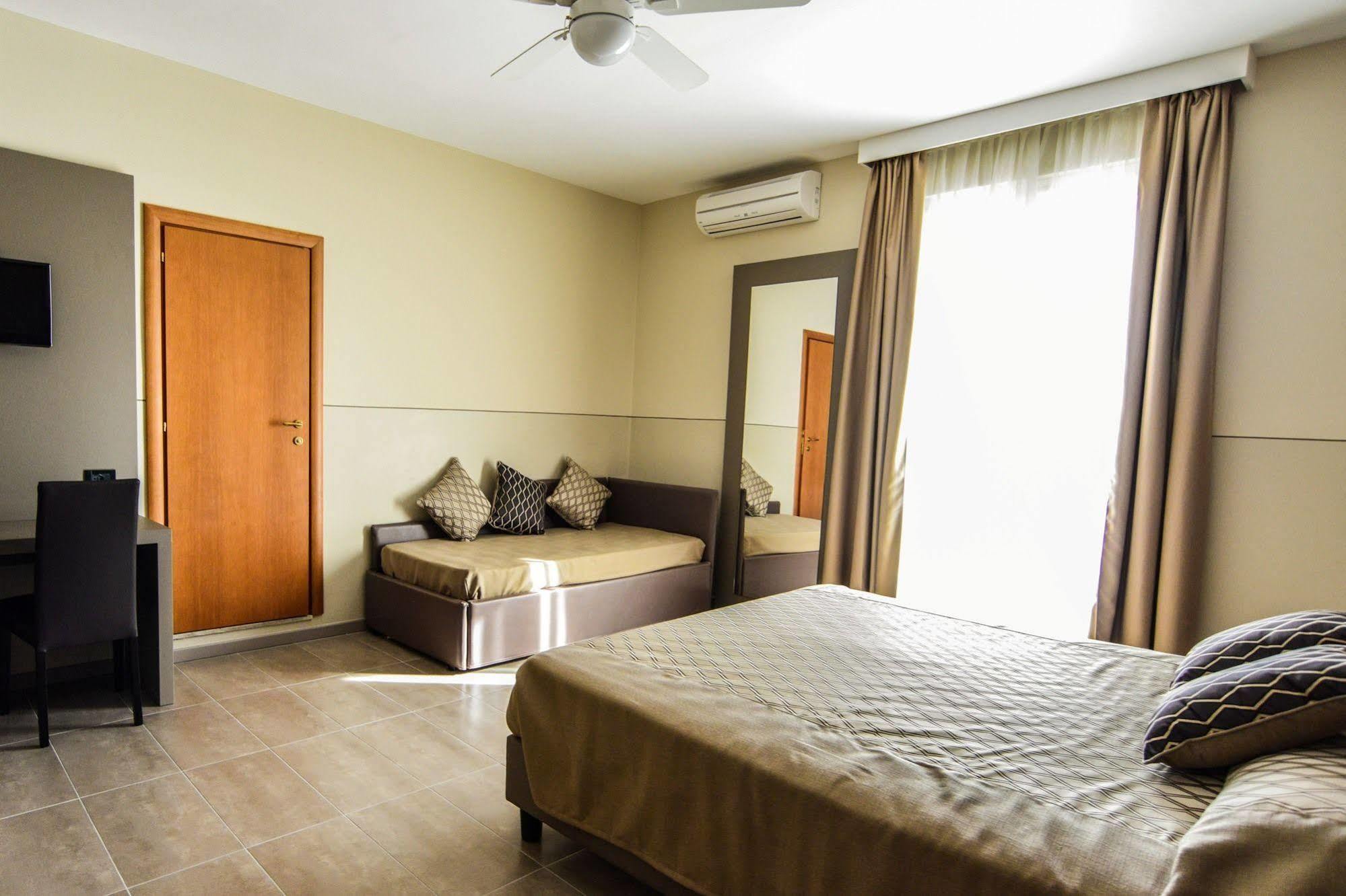 Hotel Sorriso Тосколано-Мадерно Экстерьер фото